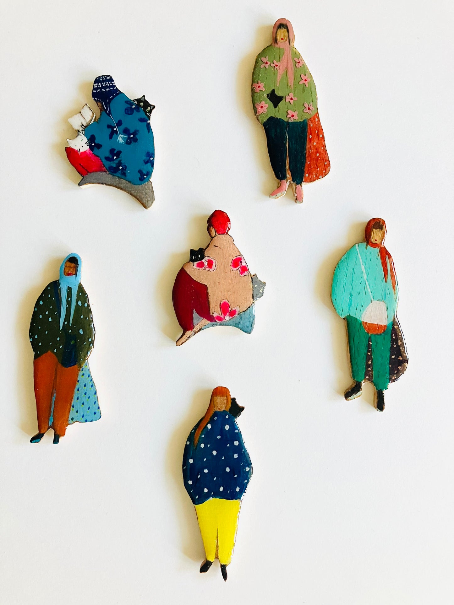 Femme au sac bicolore