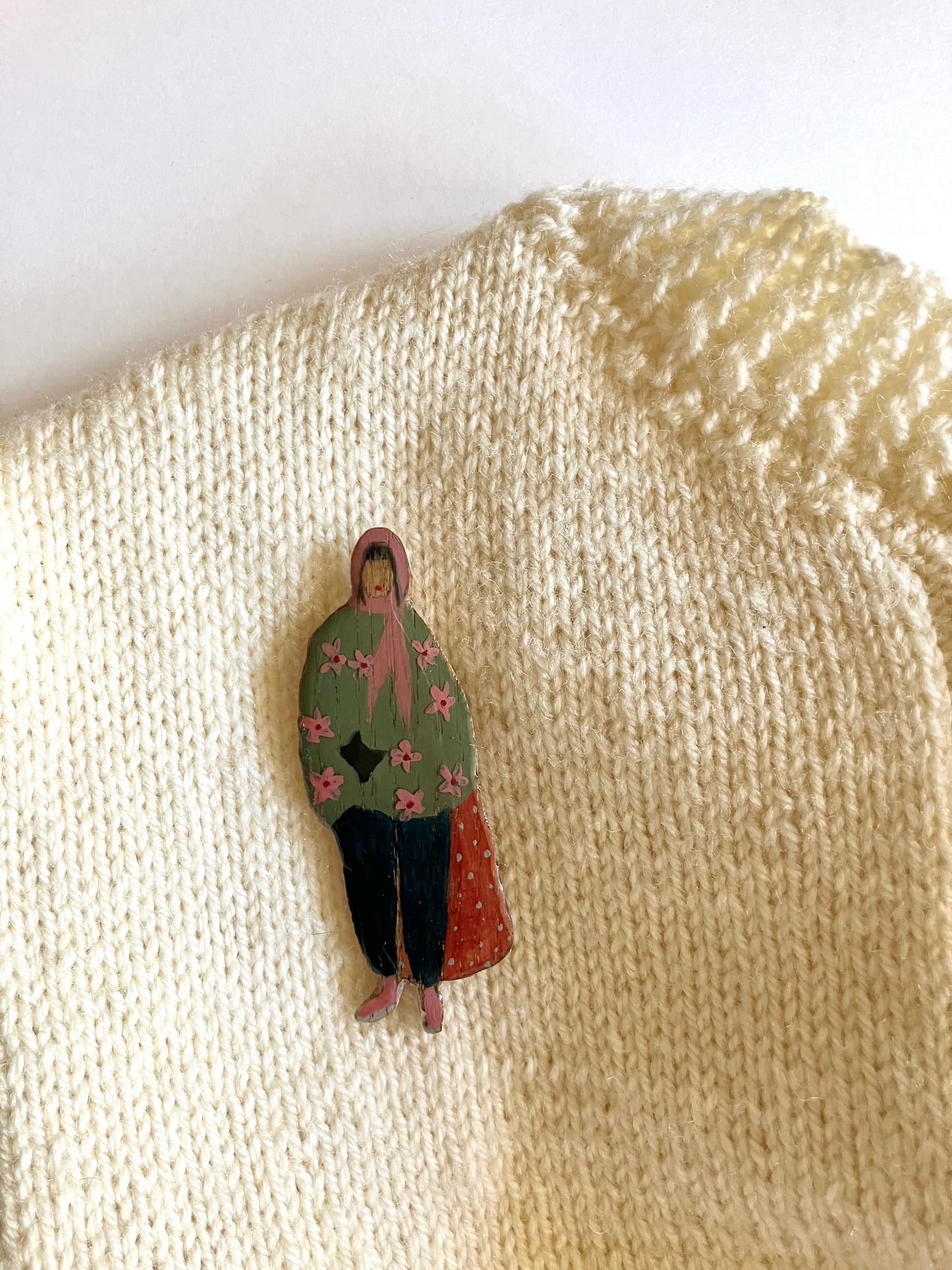 Femme au cabas rouge