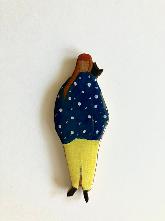 Femme au pantalon jaune