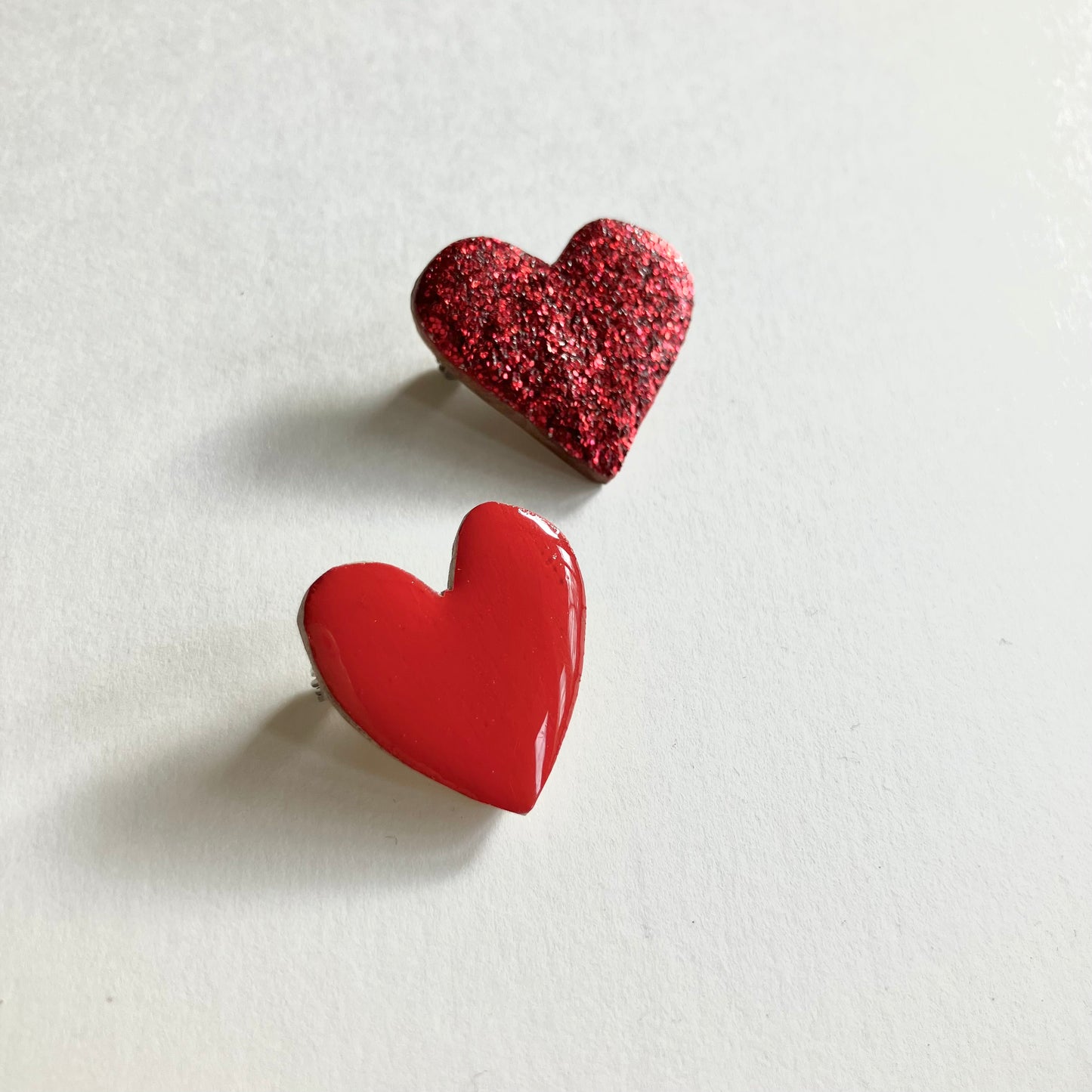 Broches cœur rouge ou paillettes