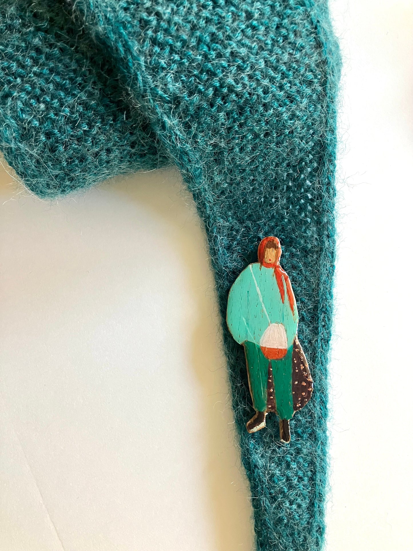 Femme au sac bicolore