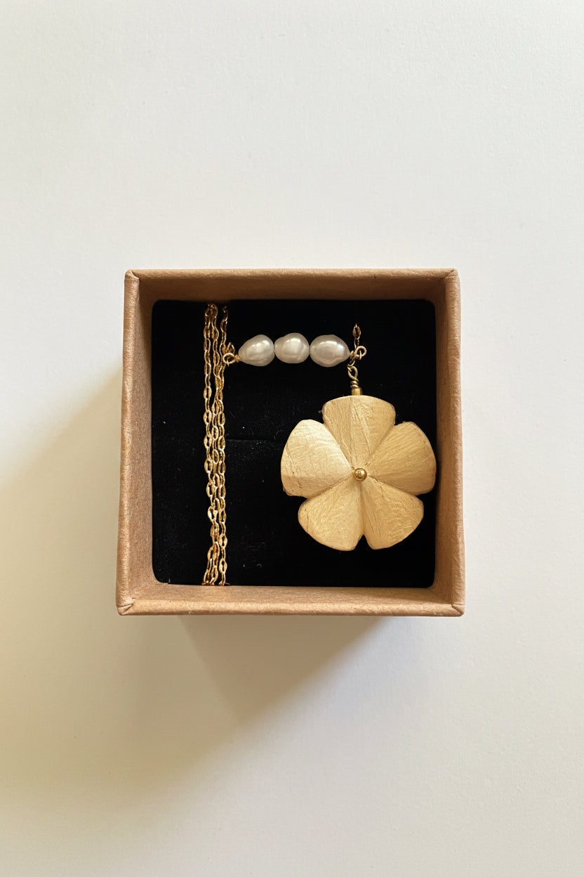 Laiton doré or fin et perles d’eau douce blanches